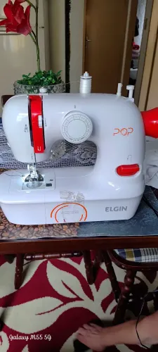 Máquina de Costura Elgin