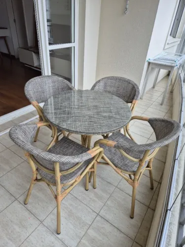 Mesa de Jantar Tok&Stok + 4 Cadeiras - Excelente Estado (Retirada em Moema)