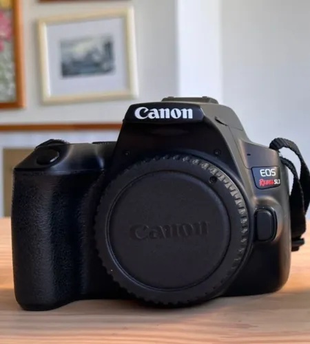 Camera Canon EOS Rebel SL3, kit 1 lente 18-55mm, 1lente 50mm, equip.em excelente estado