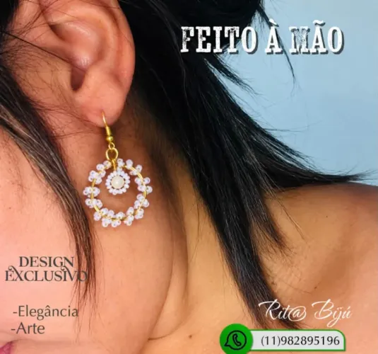 Brinco floral dourado