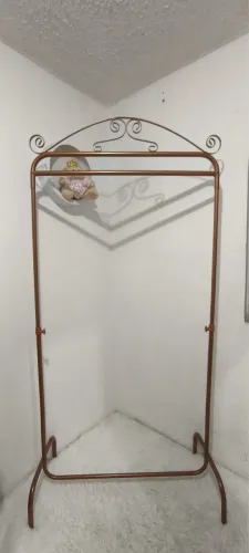 Arara de roupa rústico 