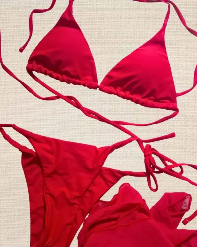 biquíni com saída de praia vermelho