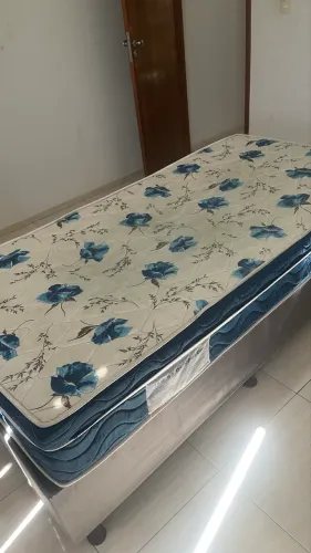 VENDE-SE CAMA + COLCHÃO BOX DE SOLTEIRO