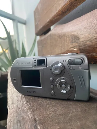 Câmera Sony Cyber-shot DSC-P92 - Conserto ou Peças