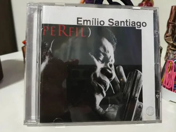 CD Emilio Santiago Perfil