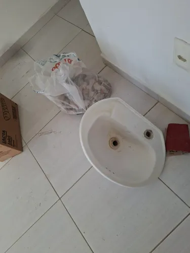 Cuba pia em louça sanitária  semi nova