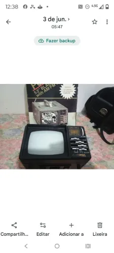 TV portátil  AM / FM  modelo vintage 