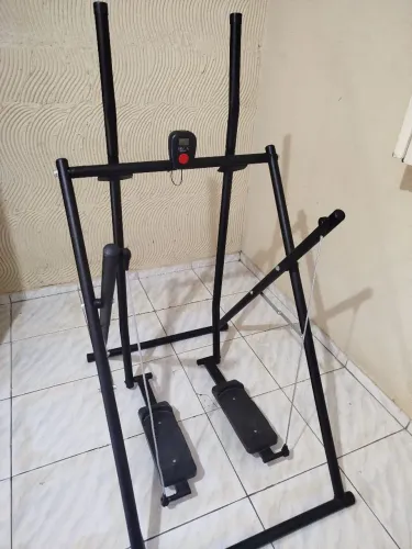 Simulador de caminhada resistente 