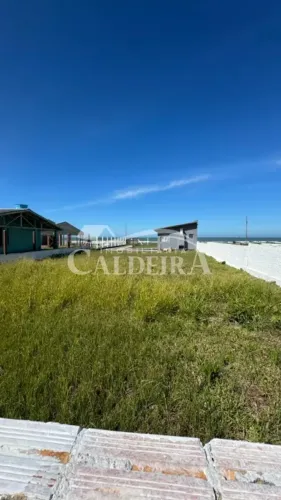 TERRENO A UMA QUADRA DO MAR NO BAIRRO JARDIM ATLANTICO!!
