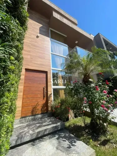 Casa com 03 dormitórios no Condomínio Brisas em Biguaçú.