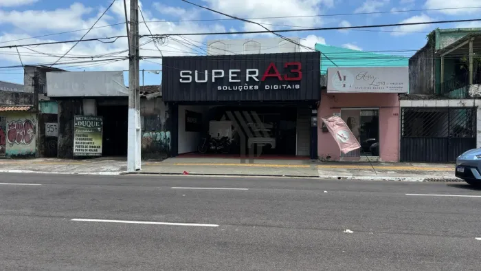Sala comercial interna para locação com aproximadamente 30m², 1 banheiro, excelente locali