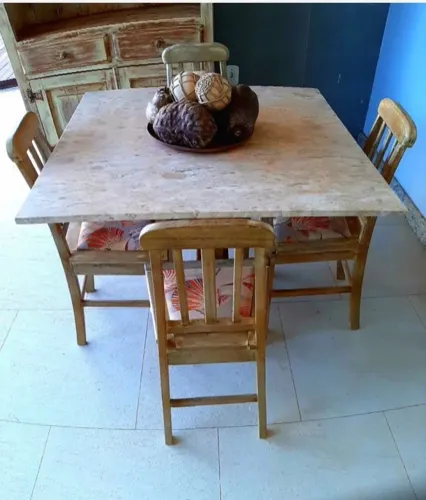 Mesa com tampo bege Bahia e 4 cadeiras