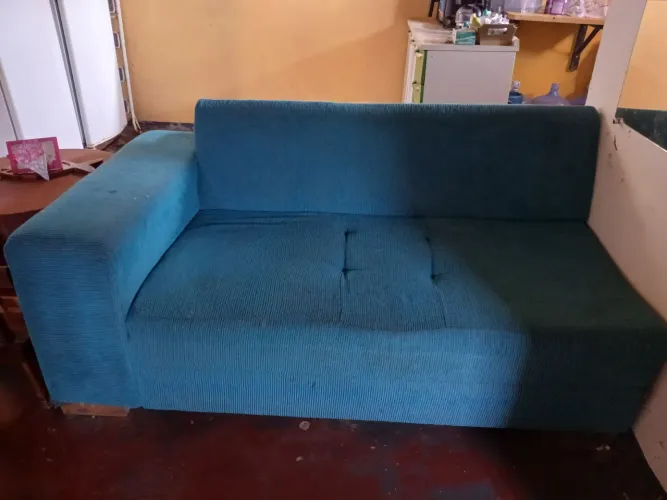 Vendo dois sofás grandes de 3 lugares cada