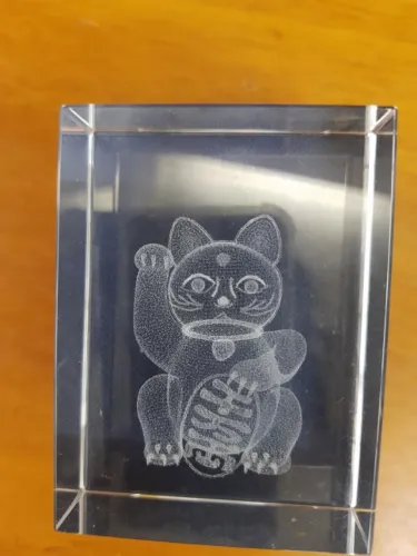 Pêso decorativo de vidro grosso com imagem da Hello kit interno