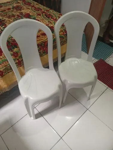 Cadeira plástica branca