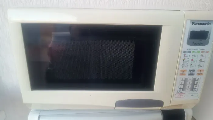 Microondas Panasonic 23 litros 127V em perfeito estado de funcionamento sem detalhes