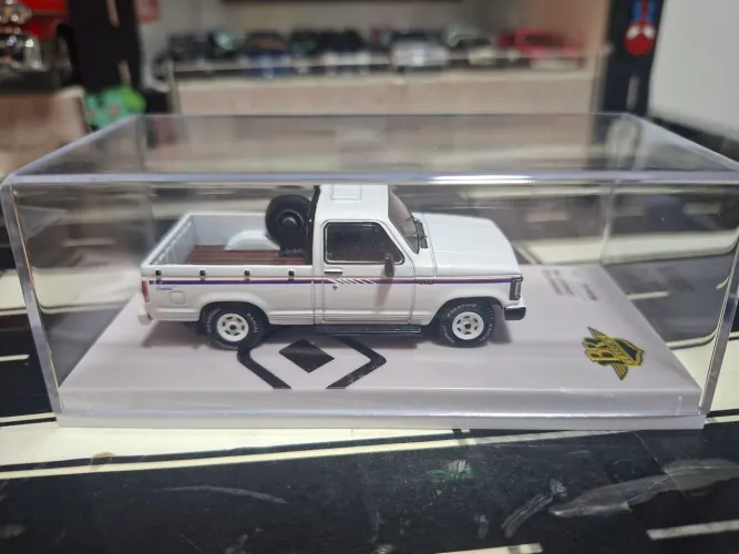 Miniatura Chevrolet D20 Branca BR Classics escala 1/64.