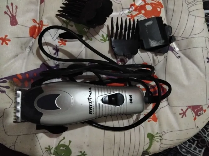 Vendo máquina de corte de cabelo, marca Britânia.