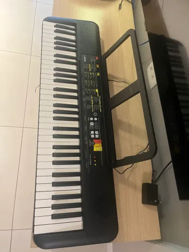Teclado yamaha PSR-F52