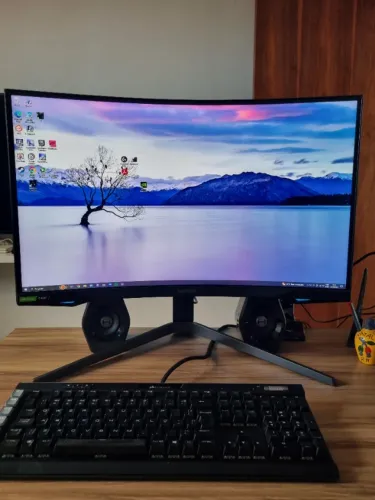 Odyssey G7 27'' 240Hz Qled QHD Gsync Hdr600