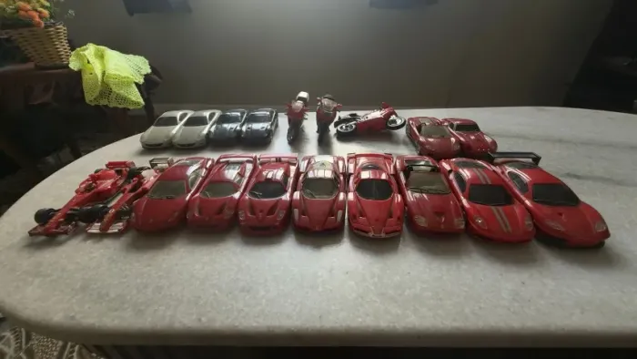 Coleção de Carros e Motos em miniatura