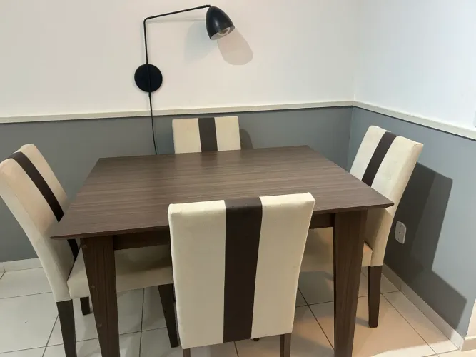 MESA (4 cadeiras)