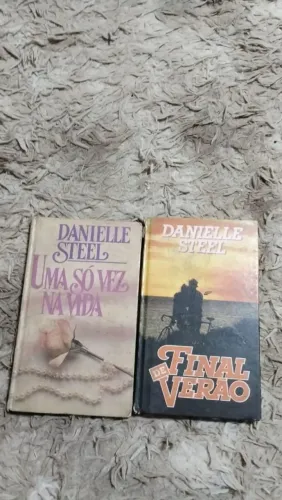 Livros, policiais, romance hot, ficção...