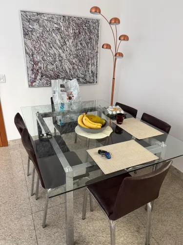 Mesa de vidro com 6 cadeiras