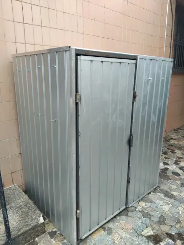 Container 