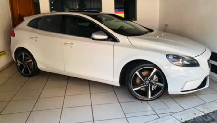 Volvo V40 T-5 R-design 2.0 Aut. 2014