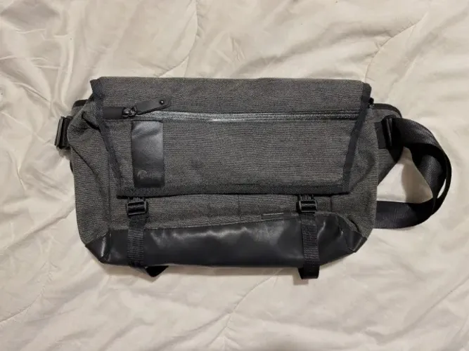 Bolsa Lowepro StreetLine SL 140 Cinza Sling Camera Notebook