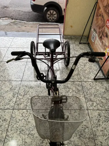 Vendo um triciclo