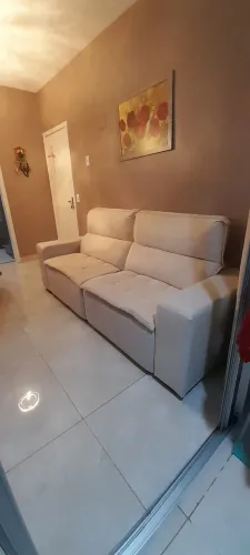 Sofá retrátil 4 pessoas.