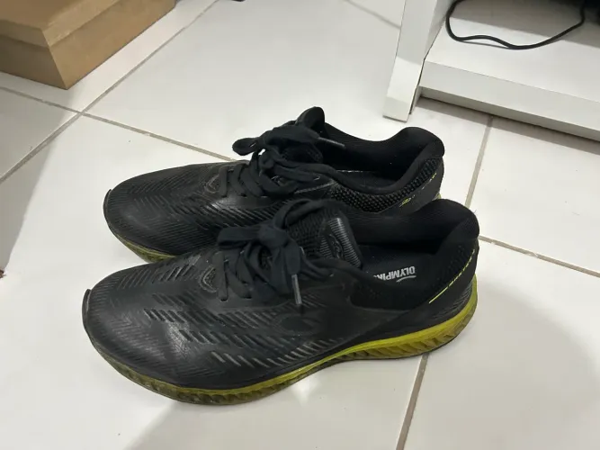 tênis esportivo