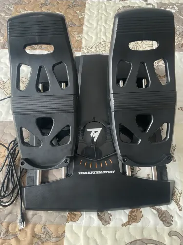 Pedais De Leme Thrustmaster TFRP Para Simuladores De Voo 