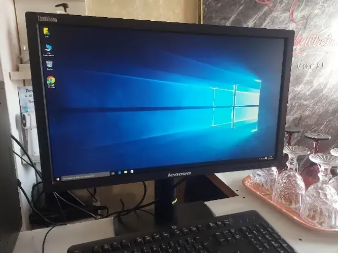 Monitor Lenovo 22