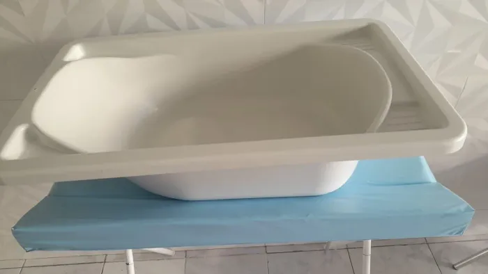 BANHEIRA E TROCADOR 
