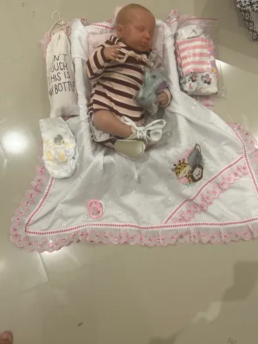 Boneca como muda de roupa manta fralda mamadeira babador e chupeta