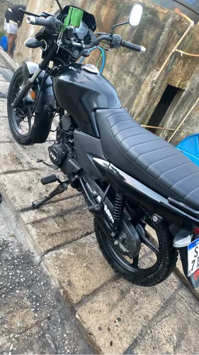 Moto perfeito estado no ponto de transferir