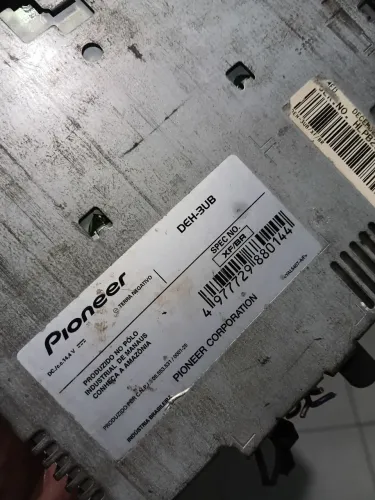 Vendo tocar CD pioneer 