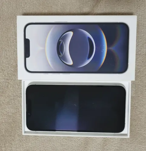 iPhone 16e