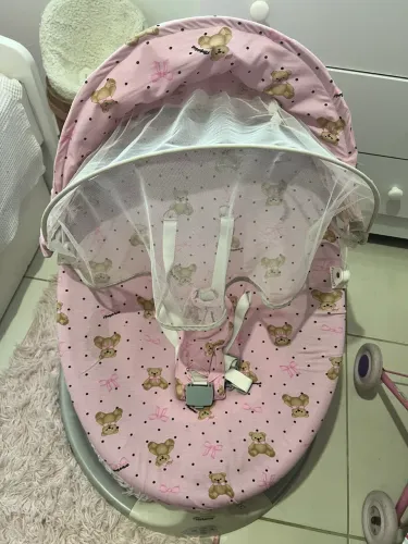 Cadeirinha balança e toca