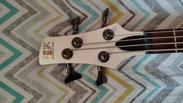 Contrabaixo Ibanez SR300E Pearl White (PW) - 4 Cordas (Ativo)