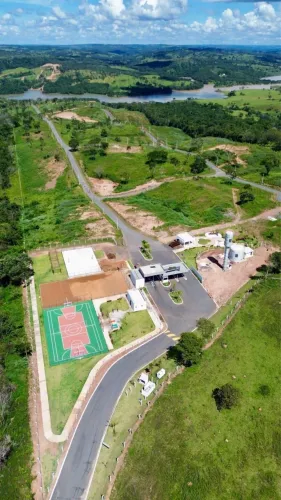 Condomínio com acesso 100 % asfaltado Lago Corumbá IV de 