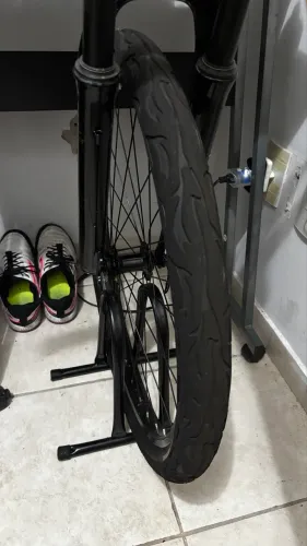 Par de pneus lenda flame , com roda dianteira completa