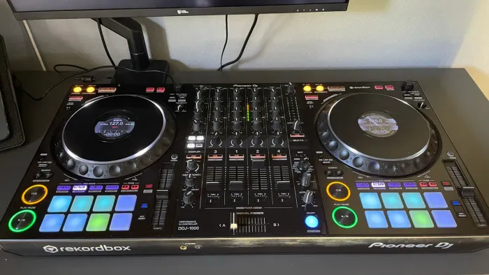 Controladora Pioneer DDJ-1000 (Rekordbox)