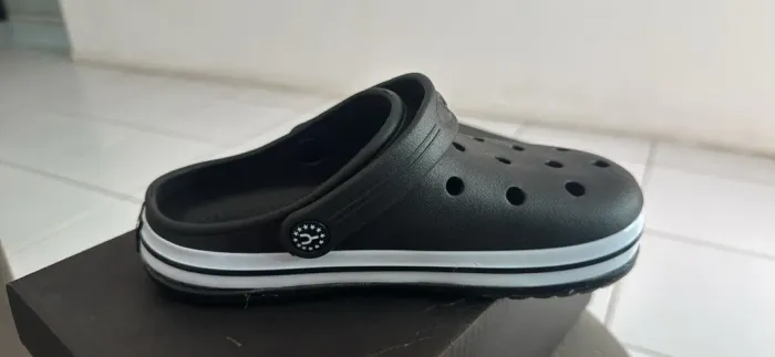 CROCS PRETA