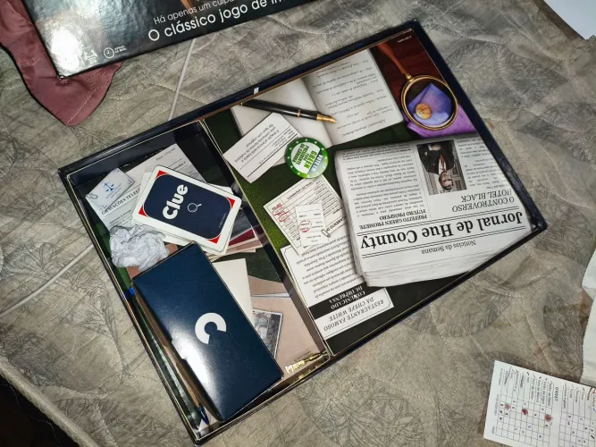 Vendo jogo de tabuleiro Clue usado 2 vezes