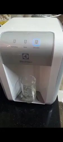 Bebedouro Eletrolux super gelado 