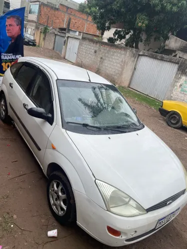 Ford Focus 1.8 16V 5P 2001